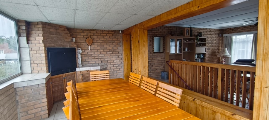 5 Bedroom Property for Sale in Pellissier Free State